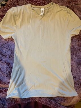 🌸Lululemon Basic Crew Neck Tee in Light Cream sz M worn once only